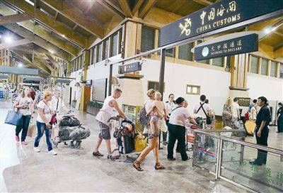 海南入境旅游免签首日 入境游客767人凤凰机场入境